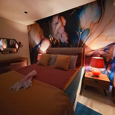 стильные в самом центре города דירה *