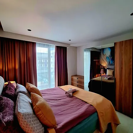 стильные в самом центре города דירה *