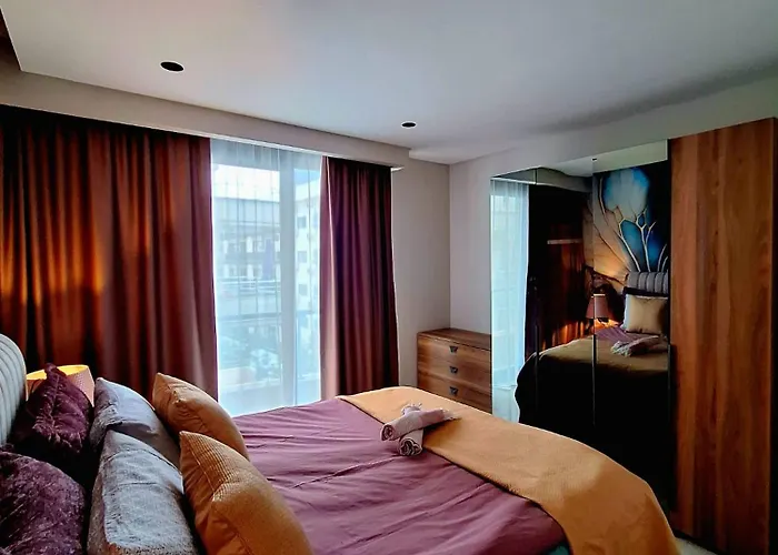 стильные в самом центре города דירה *